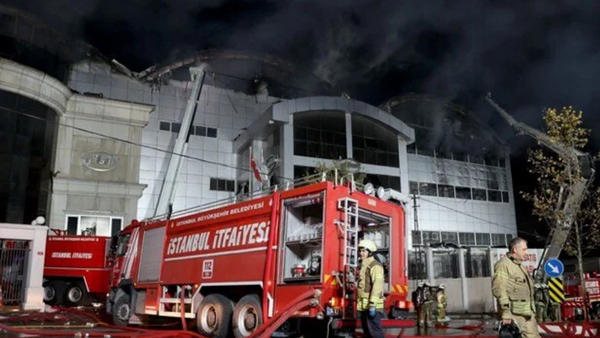 Sultanbeyli’de Fabrika Yangını Söndürüldü