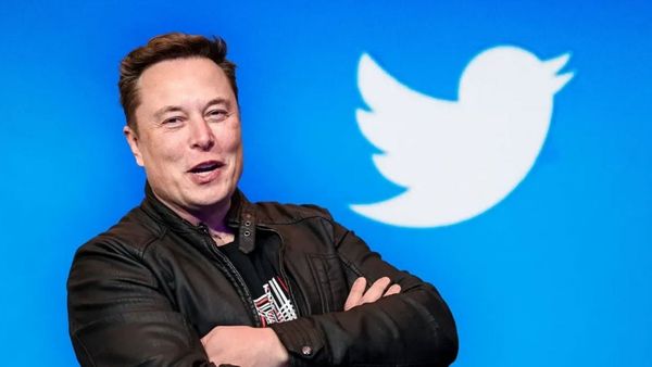 Elon Musk’tan büyük hamle: Twitter’ı satın aldı!