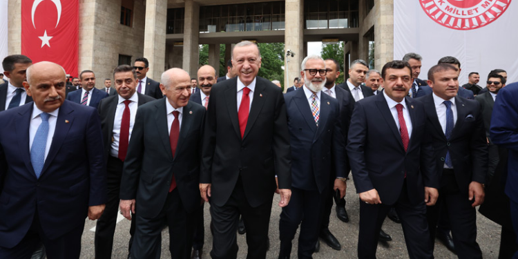 Cumhurbaşkanı Erdoğan, Meclis’te yemin etti